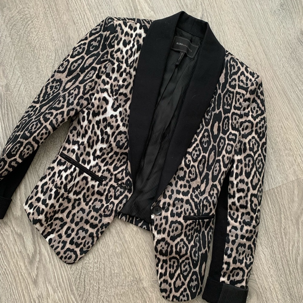 Classy BCBG Bowie Animal Print Blazer
